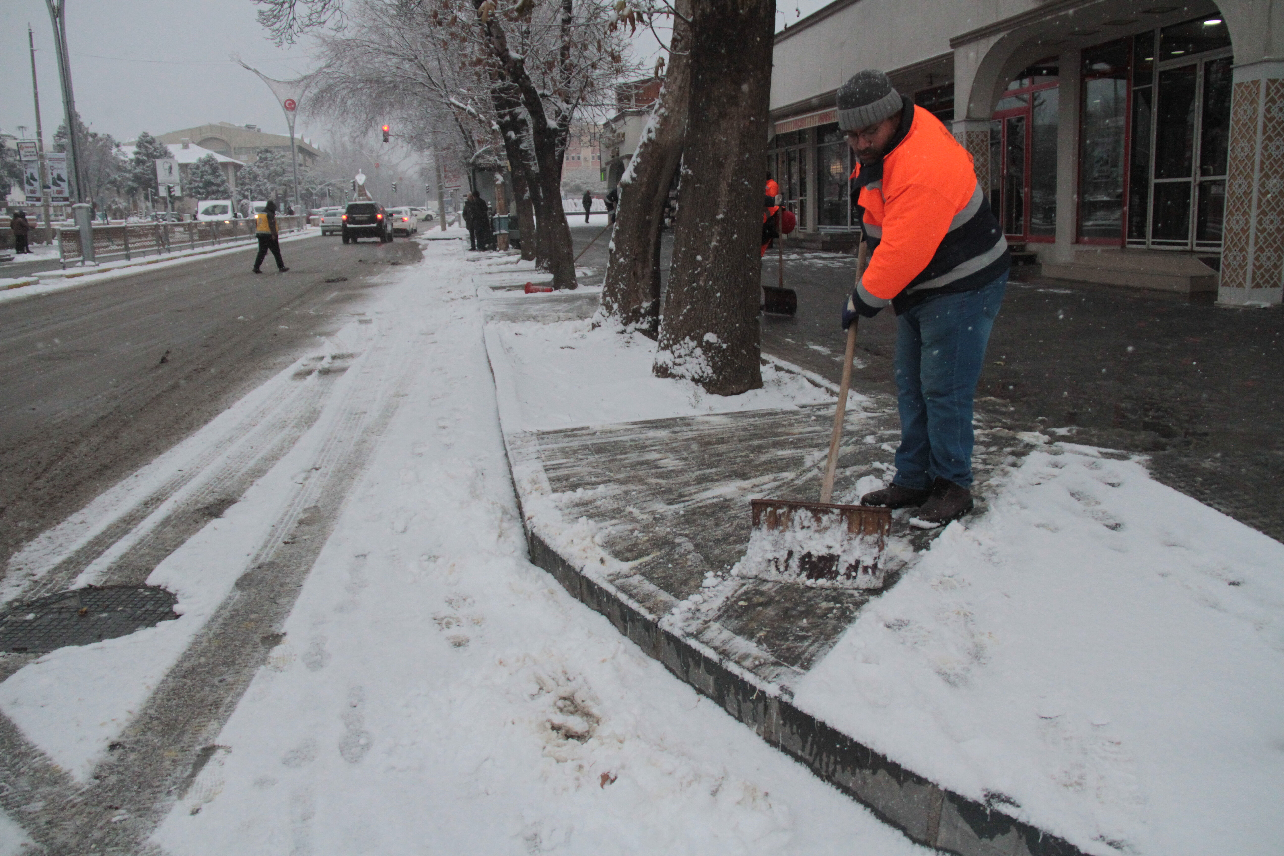 İstanbul'un yanı başı beyaza büründü! Meteoroloji uyarmıştı, aniden bastırdı - 3. Resim