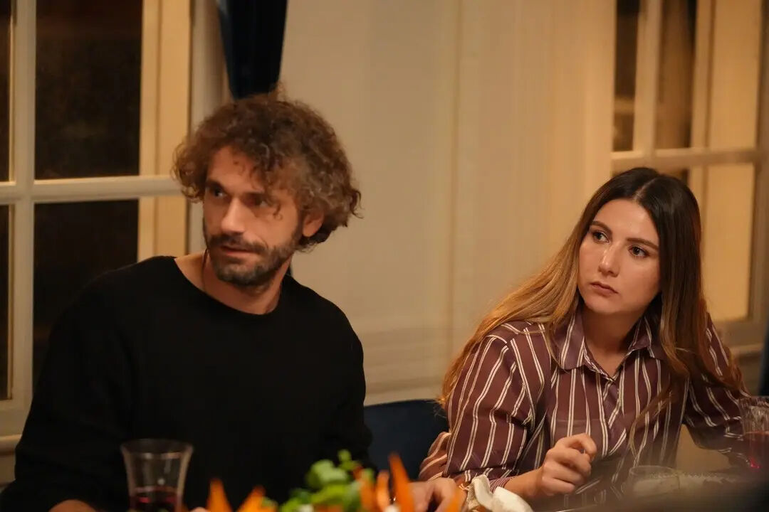 Leyla dizisinde dikkat çeken ayrılık! İsmi bile jenerikten çıkarıldı: Sebebi ortaya çıktı - 2. Resim