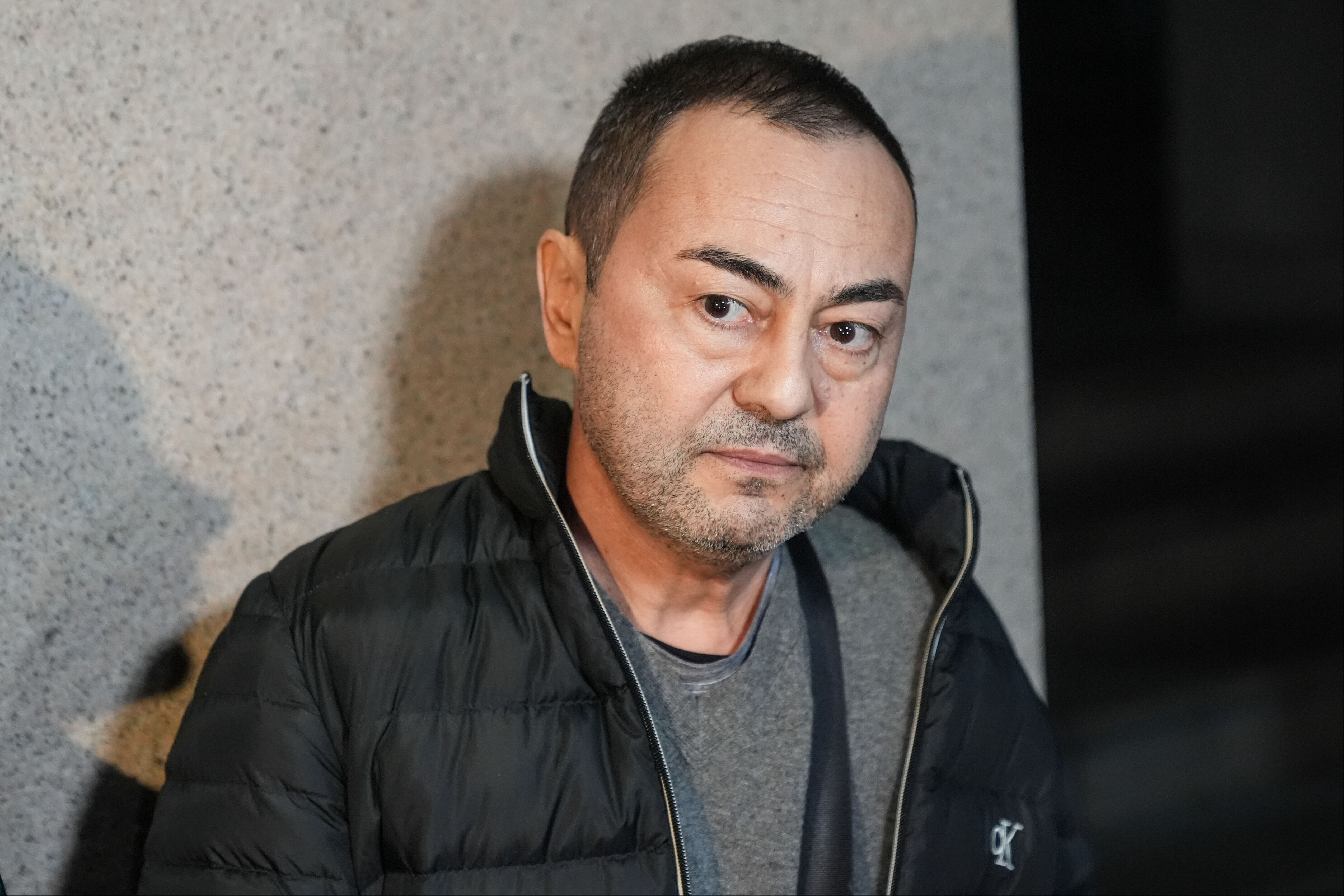 Serdar Ortaç, Kübra Par'ın sözlerini hatırlatıp çileden çıktı! Ahmet Kaya açıklaması olay oldu:  Serdar Ortaç, Kübra Par'ın sözlerini hatırlatıp çileden çıktı! Ahmet Kaya açıklaması olay oldu: