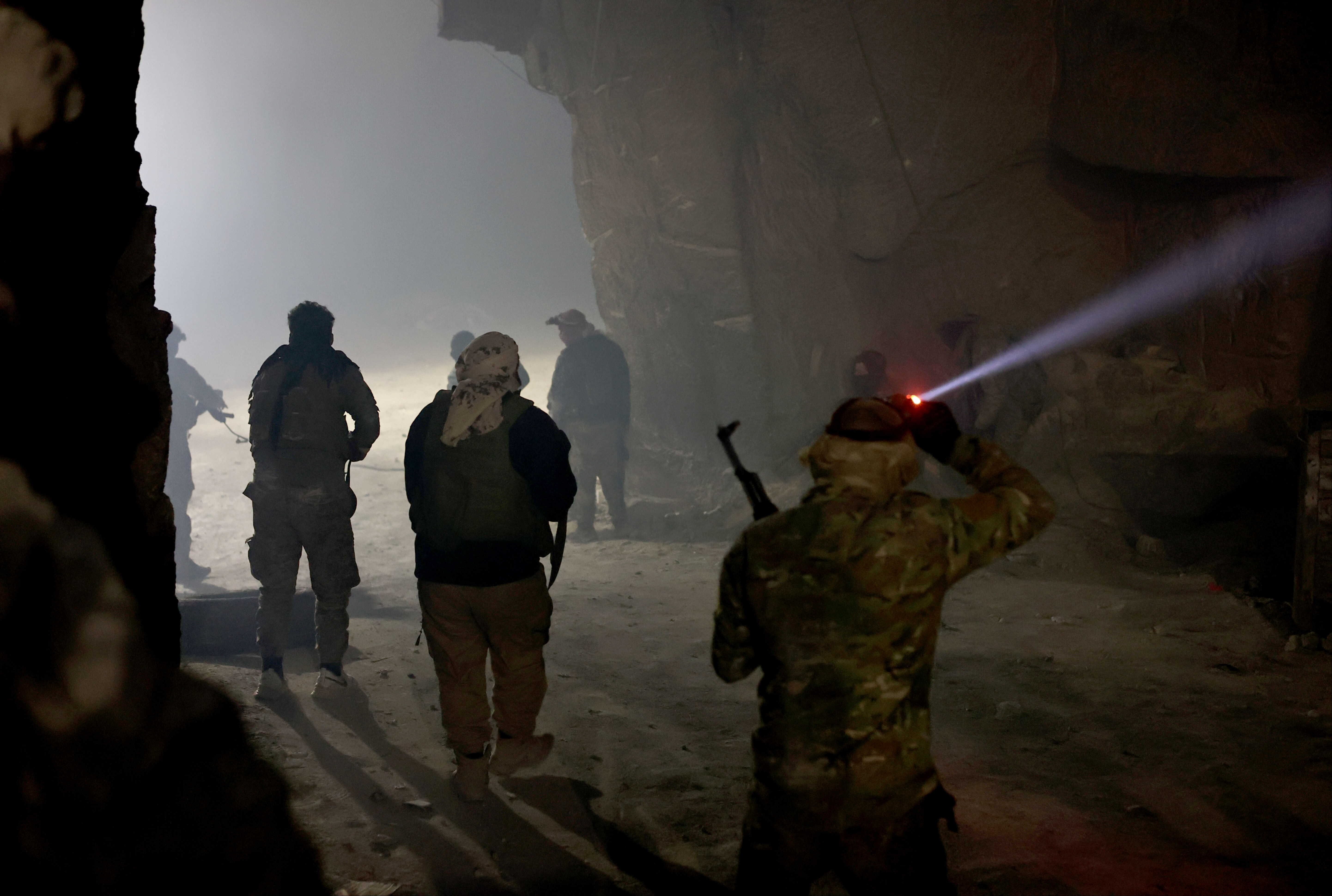 Terör örgütü PKK/YPG'nin devasa tünel ağı keşfedildi! Yüksekliği 7 metre, uzunluğu 5 kilometre... Terör örgütü PKK/YPG'nin devasa tünel ağı keşfedildi! Yüksekliği 7 metre, uzunluğu 5 kilometre... - 1. Resim