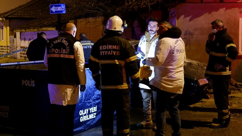 Edirne'de duvara çarpan araba alev aldı! 4 kişi yanarak can verdi - 1. Resim