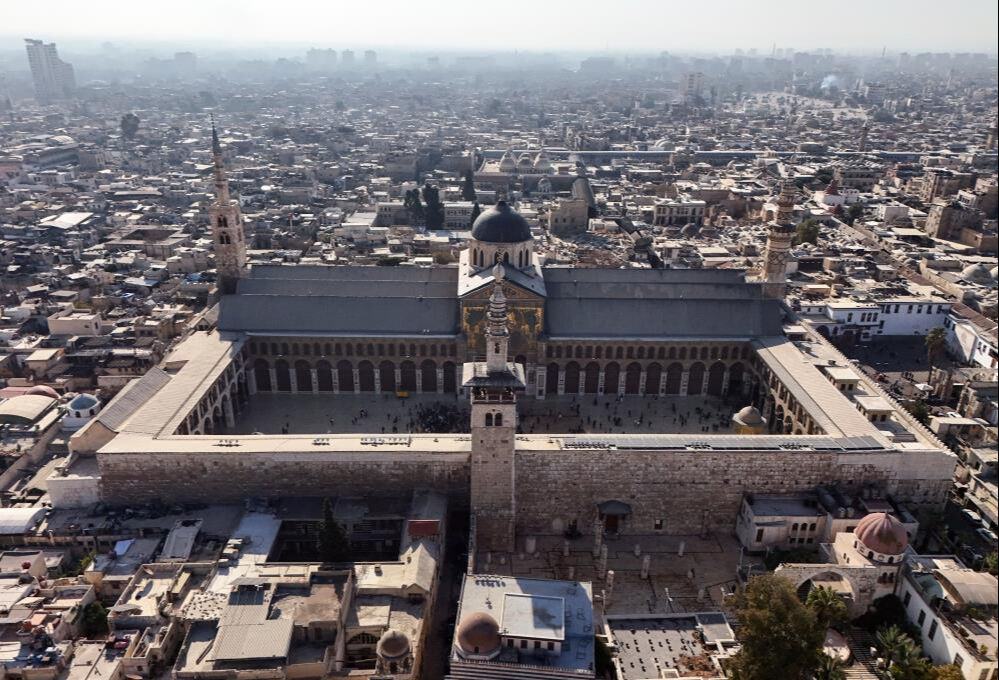 Esad sonrası ilk cuma namazı için Suriyeliler Emevi Camii'ne akın etti - 1. Resim