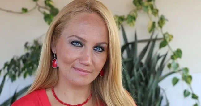 İBB'nin skandal etkinliği sonrası savcılık harekete geçti! Ünlü şarkıcı Pınar Aydınlar gözaltına alındı İBB'nin skandal etkinliği sonrası savcılık harekete geçti! Hakkında soruşturma açılan Pınar Aydınlar gözaltına alındı - 1. Resim