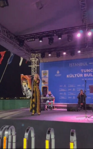 İBB'nin skandal etkinliği sonrası savcılık harekete geçti! Ünlü şarkıcı Pınar Aydınlar gözaltına alındı İBB'nin skandal etkinliği sonrası savcılık harekete geçti! Hakkında soruşturma açılan Pınar Aydınlar gözaltına alındı - 2. Resim