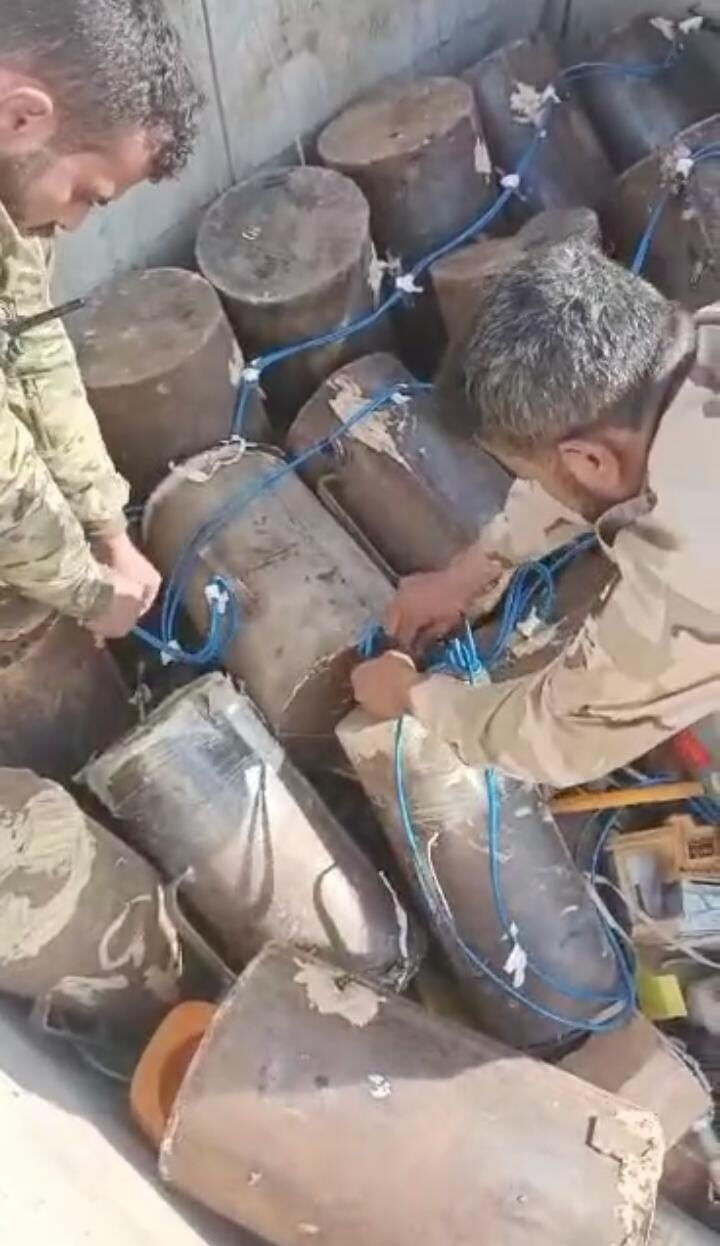 Münbiç'te PKK/YPG'ye ait bomba yüklü kamyon ele geçirildi! Patlaması an meselesiydi, SMO askeri cesurca müdahale etti - 1. Resim