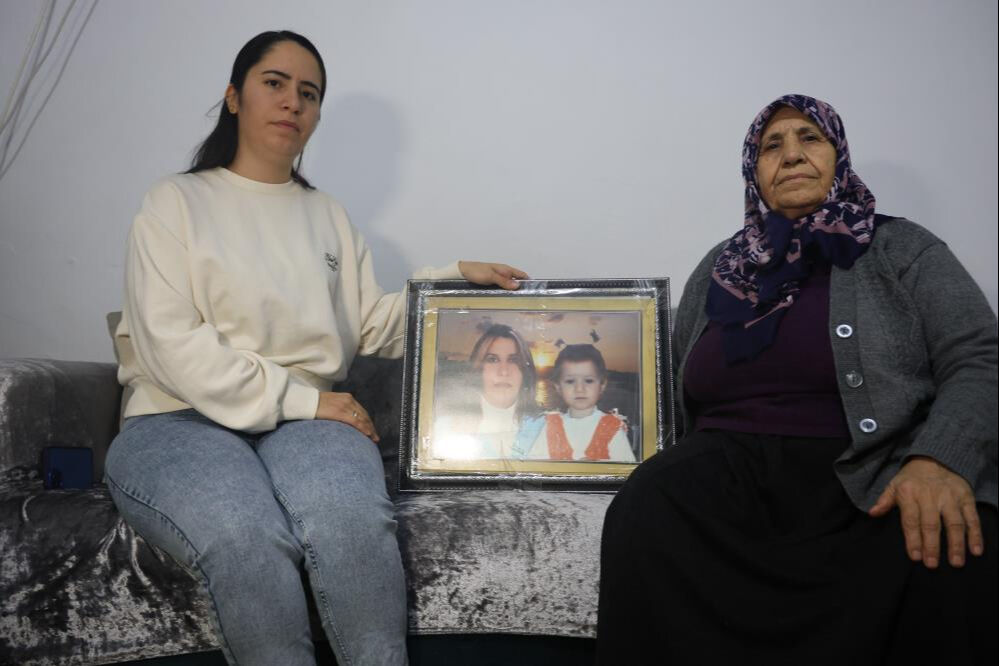 Reyhanlı'daki saldırılarda 1,5 yaşındaki kızı yanarak ölmüştü! Acılı anne konuştu: Aynı acıyı Esad da yaşasın Reyhanlı'daki saldırılarda 1,5 yaşındaki kızı yanarak ölmüştü! Acı anne konuştu: Aynı acıyı Esad'da yaşasın - 3. Resim