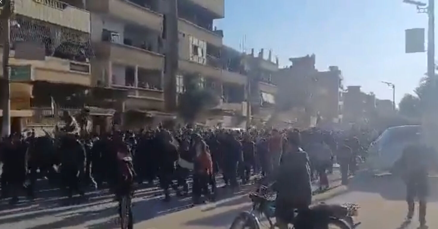 Suriye'den defolup gidin! Ayaklanan aşiretler terör tiyatrosuna meydan okudu - 1. Resim