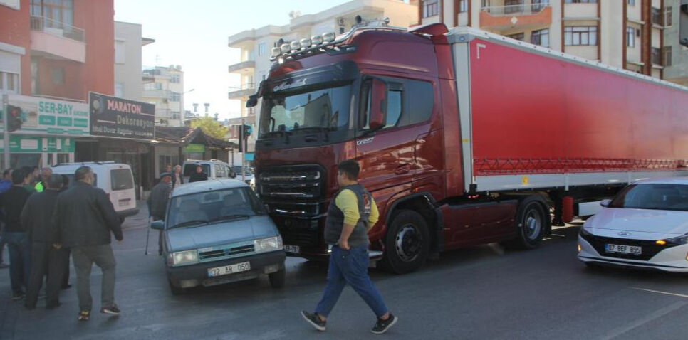 Antalya'da yaşayan kişi babasının kaza yaptığı duyunca panikle yayaya çarptı - 1. Resim