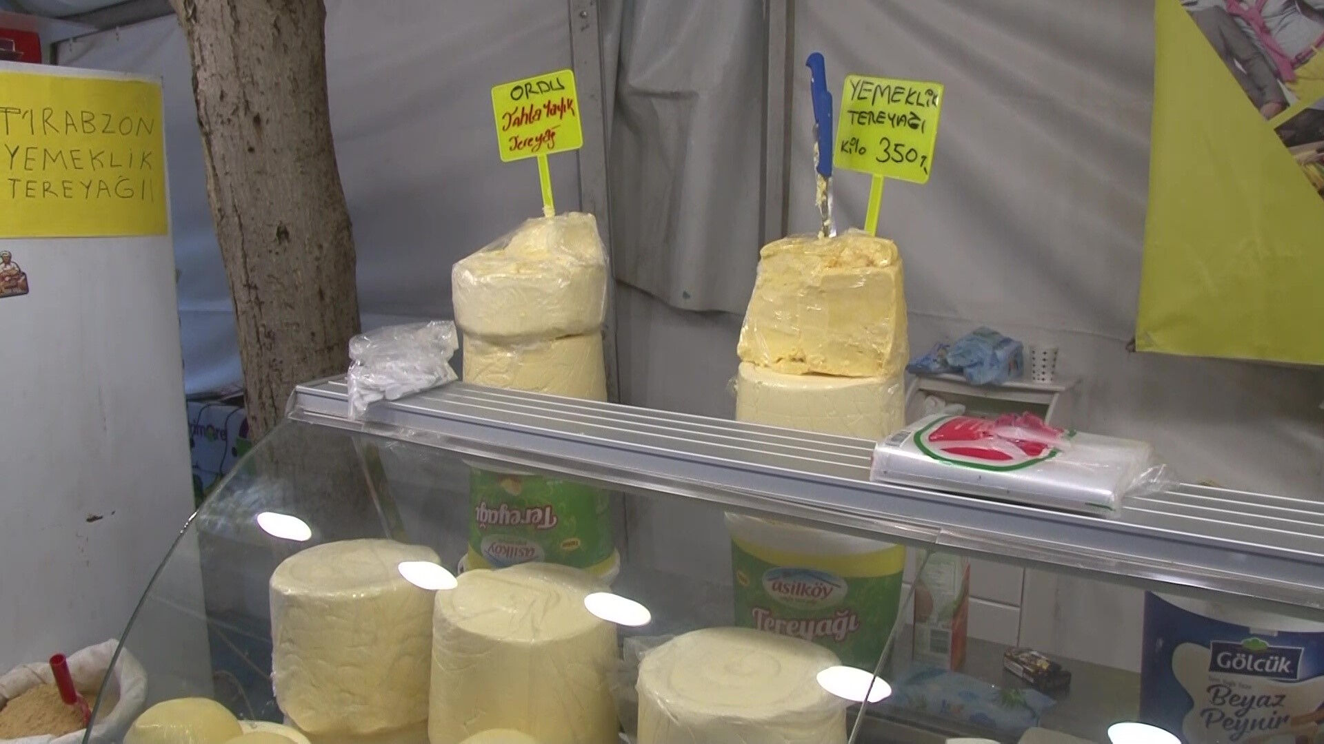 Ataşehir'deki indirim çadırına yoğun ilgi! Esnafın da müşterinin de yüzü gülüyor Ataşehir'deki indirim çadırına yoğun ilgi! Esnafın da müşterinin de yüzü gülüyor - 4. Resim