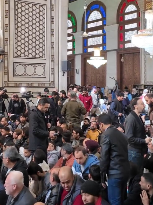 Emevi Camii'nde eller semaya kalktı: Zor günler geride kaldı - 3. Resim