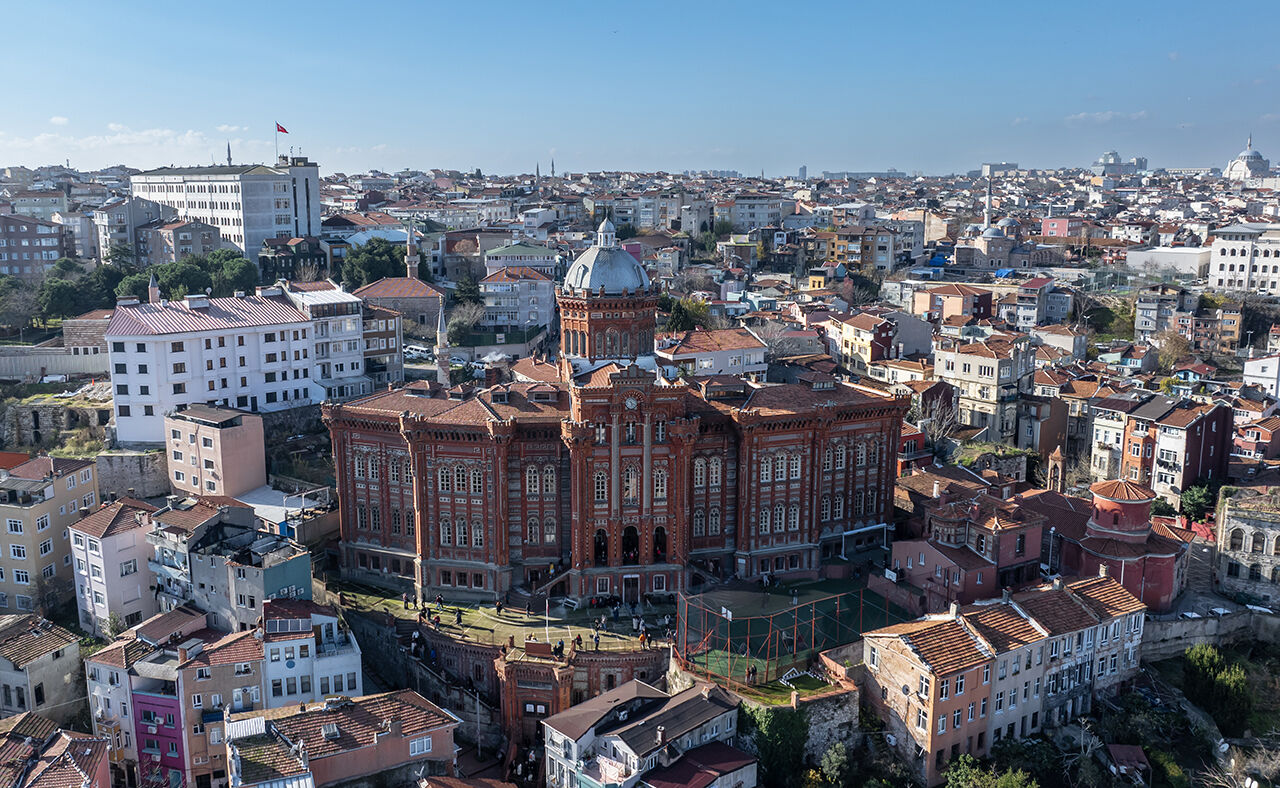 Fatih Sultan Mehmed'in verdiği izinle kuruldu! Özel Fener Rum Ortaokulu ve Lisesi ziyarete açıldı - 2. Resim