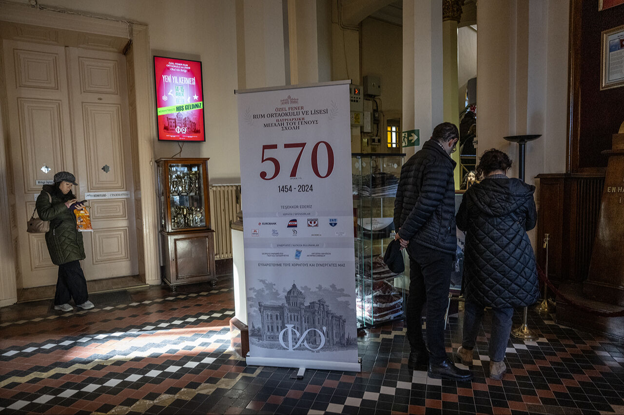 Fatih Sultan Mehmed'in verdiği izinle kuruldu! Özel Fener Rum Ortaokulu ve Lisesi ziyarete açıldı - 4. Resim