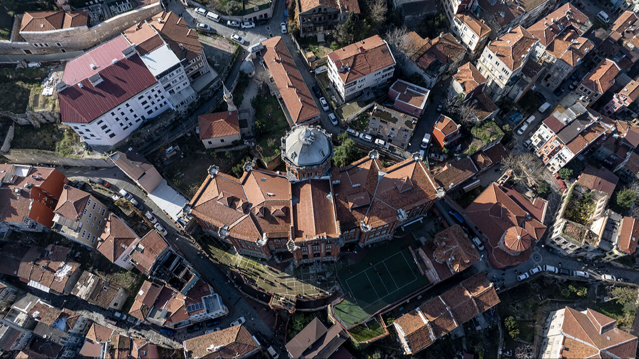 Fatih Sultan Mehmed'in verdiği izinle kuruldu! Özel Fener Rum Ortaokulu ve Lisesi ziyarete açıldı - 3. Resim