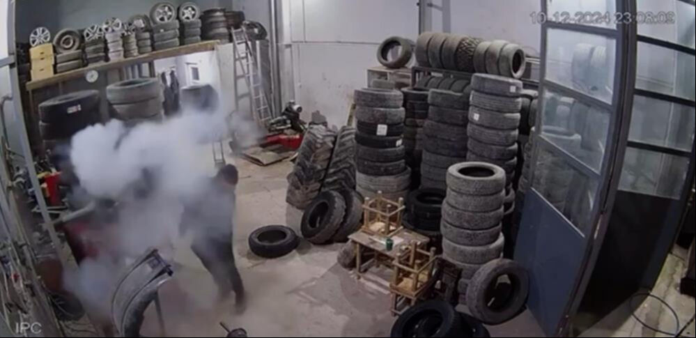 İşçiler lastik tamir ederken ölümden döndü - 2. Resim