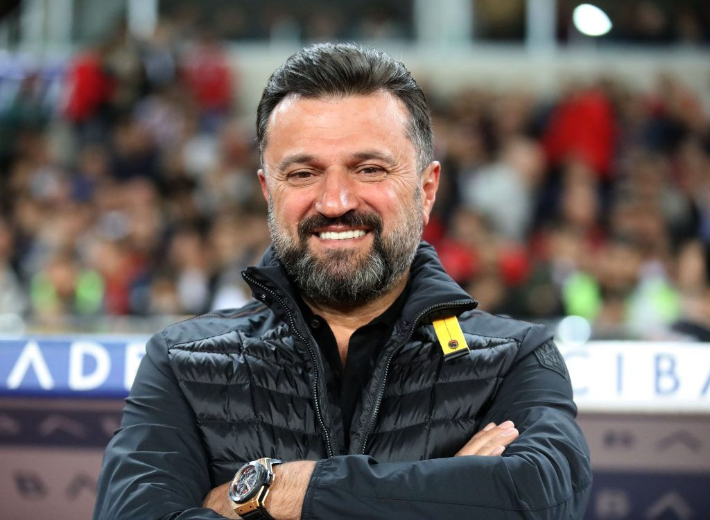 Sivasspor'da yaprak dökümü! Bülent Uygun istifasını yönetime bildirdi Sivasspor'da yaprak dökümü! Bülent Uygun istifasını yönetime bildirdi - 1. Resim
