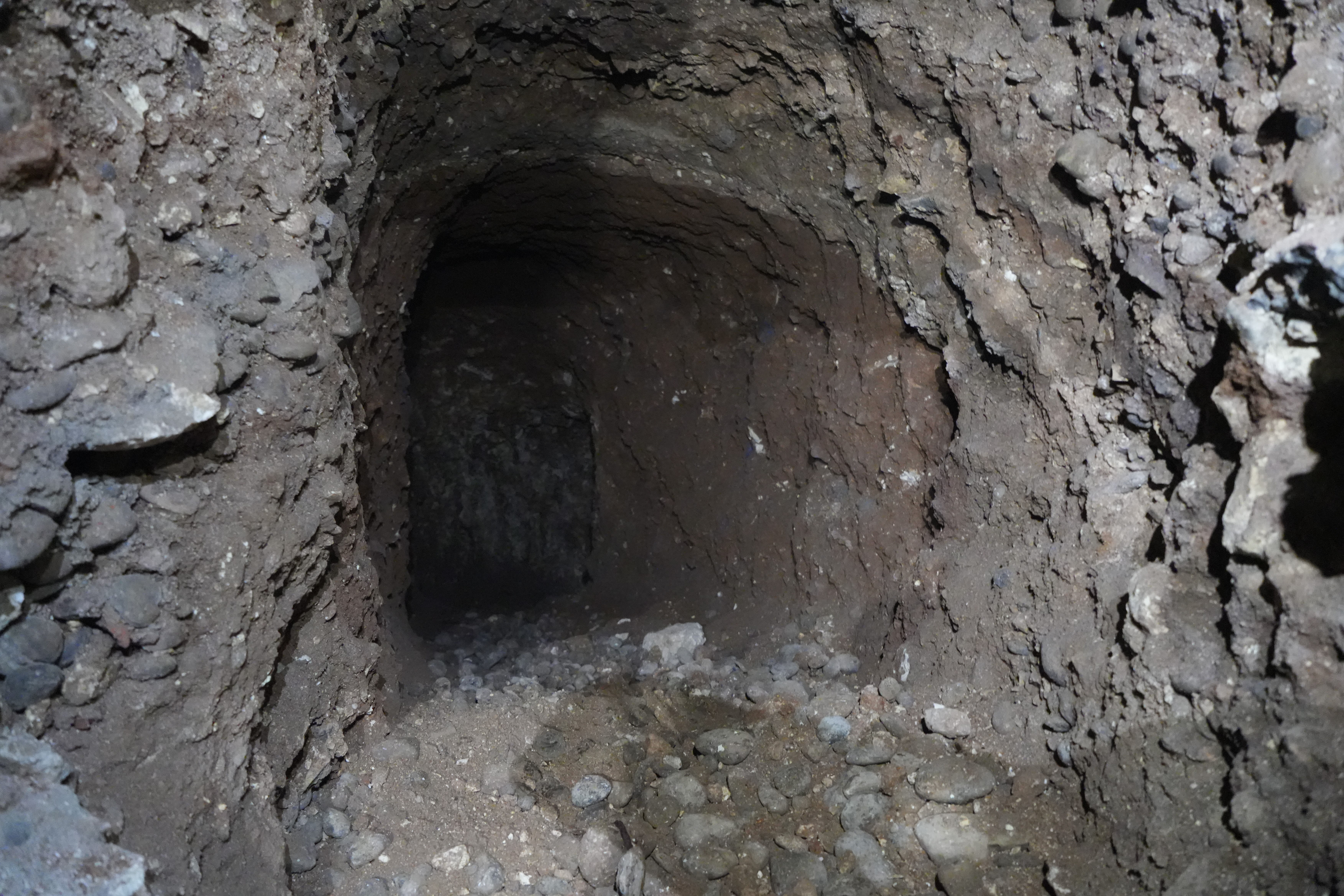 Teröristler Menbiç'i adeta kuşatmış! Hastanenin altından tünel ağı çıktı - 1. Resim