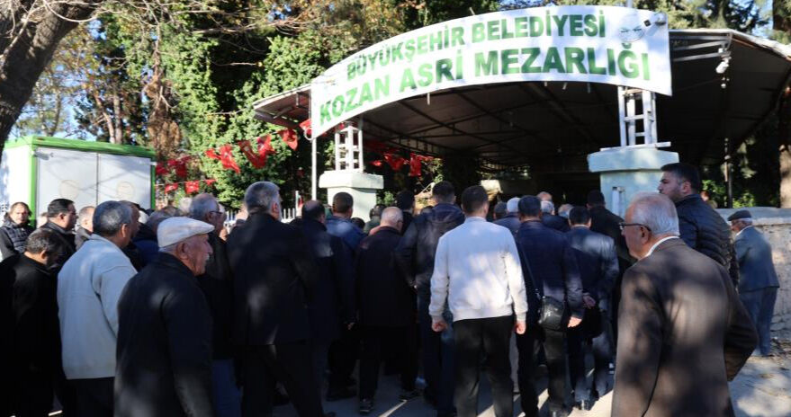 Turgut Özal'a suikast düzenleyen şahsı vuran polis Ziya Ayaz son yolculuğuna uğurlandı Turgut Özal'a suikast düzenleyen şahsı vuran polis Ziya Ayaz son yolculuğuna uğurlandı - 2. Resim