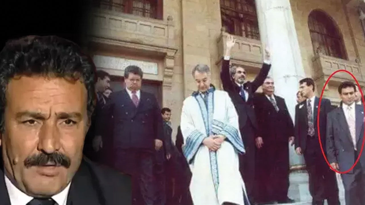 Turgut Özal'a suikast düzenleyen şahsı vuran polis Ziya Ayaz son yolculuğuna uğurlandı Turgut Özal'a suikast düzenleyen şahsı vuran polis Ziya Ayaz son yolculuğuna uğurlandı - 1. Resim