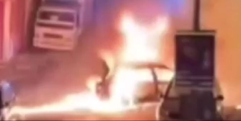 Üsküdar'da bir otomobil alev aldı! Korku dolu anlar - 1. Resim