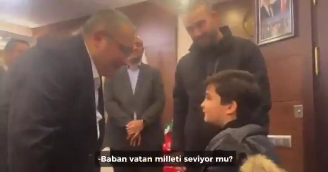 CHP'li Belediye Başkanı Mesut Özarslan'dan skandal diyalog! Küçücük çocuğa 'baban hırsız mı' diyerek kahkahalar attı - 2. Resim