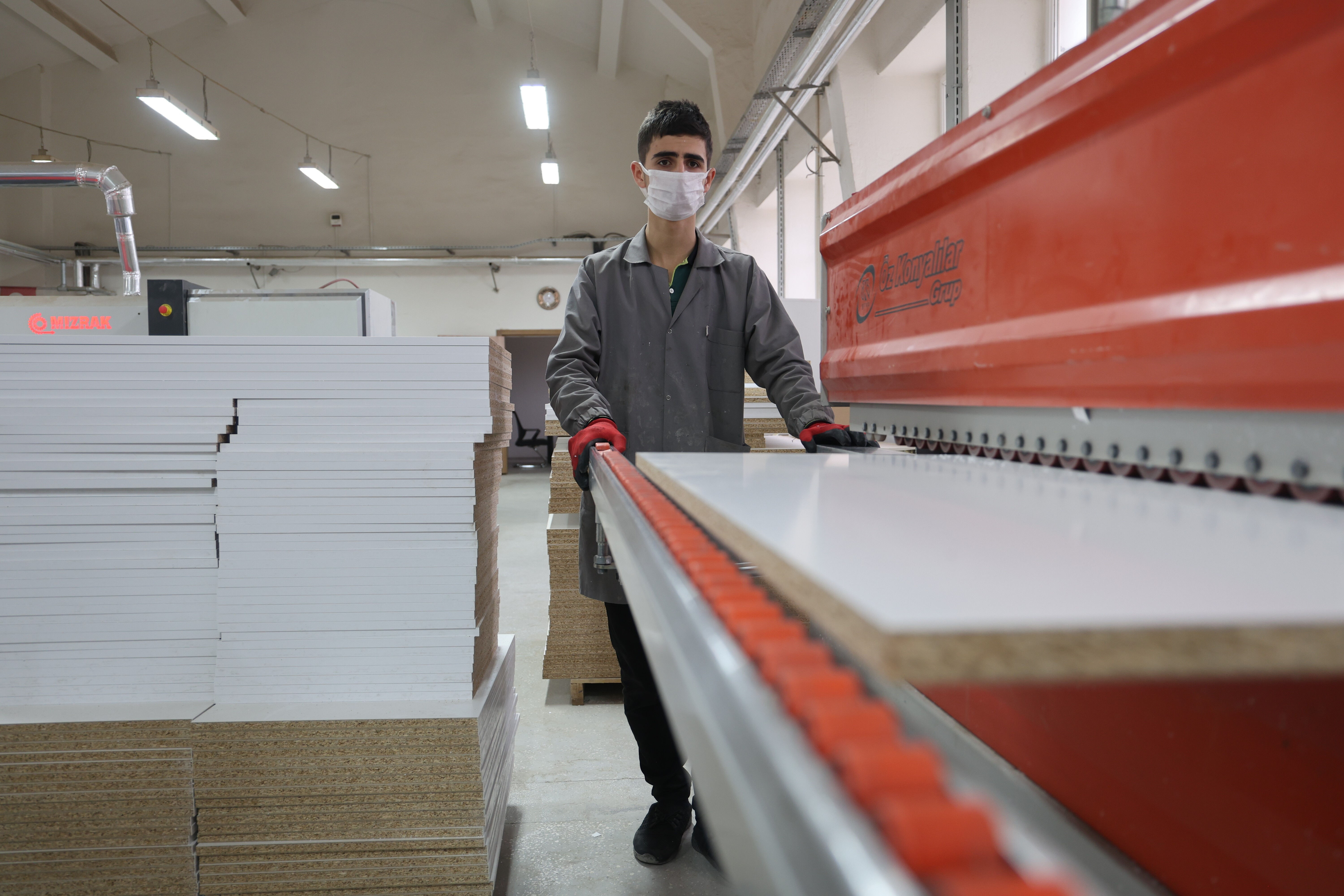 Fabrika gibi okul! 1 yılda 7 milyon lira ciro yaptılar, öğrenciler okurken para kazanıyor Fabrika gibi okul! 1 yılda 7 milyon lira ciro yaptılar, öğrenciler okurken para kazanıyor - 2. Resim