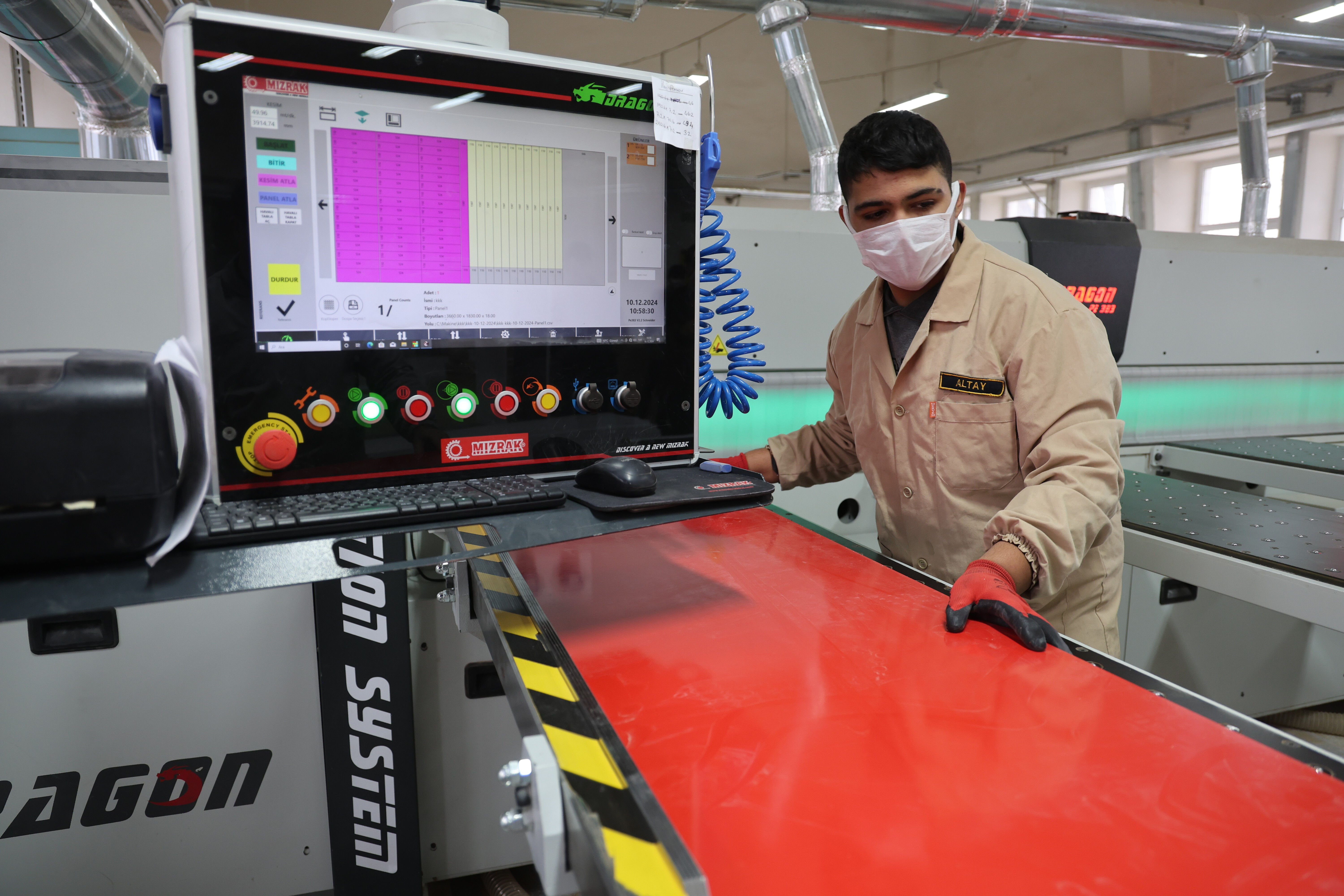 Fabrika gibi okul! 1 yılda 7 milyon lira ciro yaptılar, öğrenciler okurken para kazanıyor Fabrika gibi okul! 1 yılda 7 milyon lira ciro yaptılar, öğrenciler okurken para kazanıyor - 3. Resim