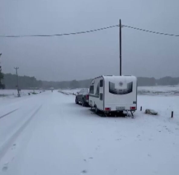 İstanbul'un yanı başında kar keyfi! Lapa lapa yağdı, gören dışarı koştu - 3. Resim