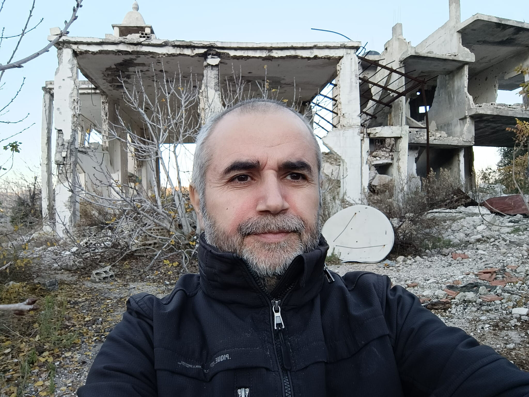 Kiliseleri vurup camileri yaktılar! Esad rejiminin acımasız yüzünü Lazkiye'de gördük Türkiye gazetesi muhabiri Yılmaz Bilgen