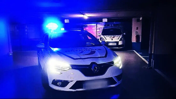 Macron'a saldırı şoku! Elysee Sarayı'na havai fişek fırlatıldı, yaralılar var - 3. Resim