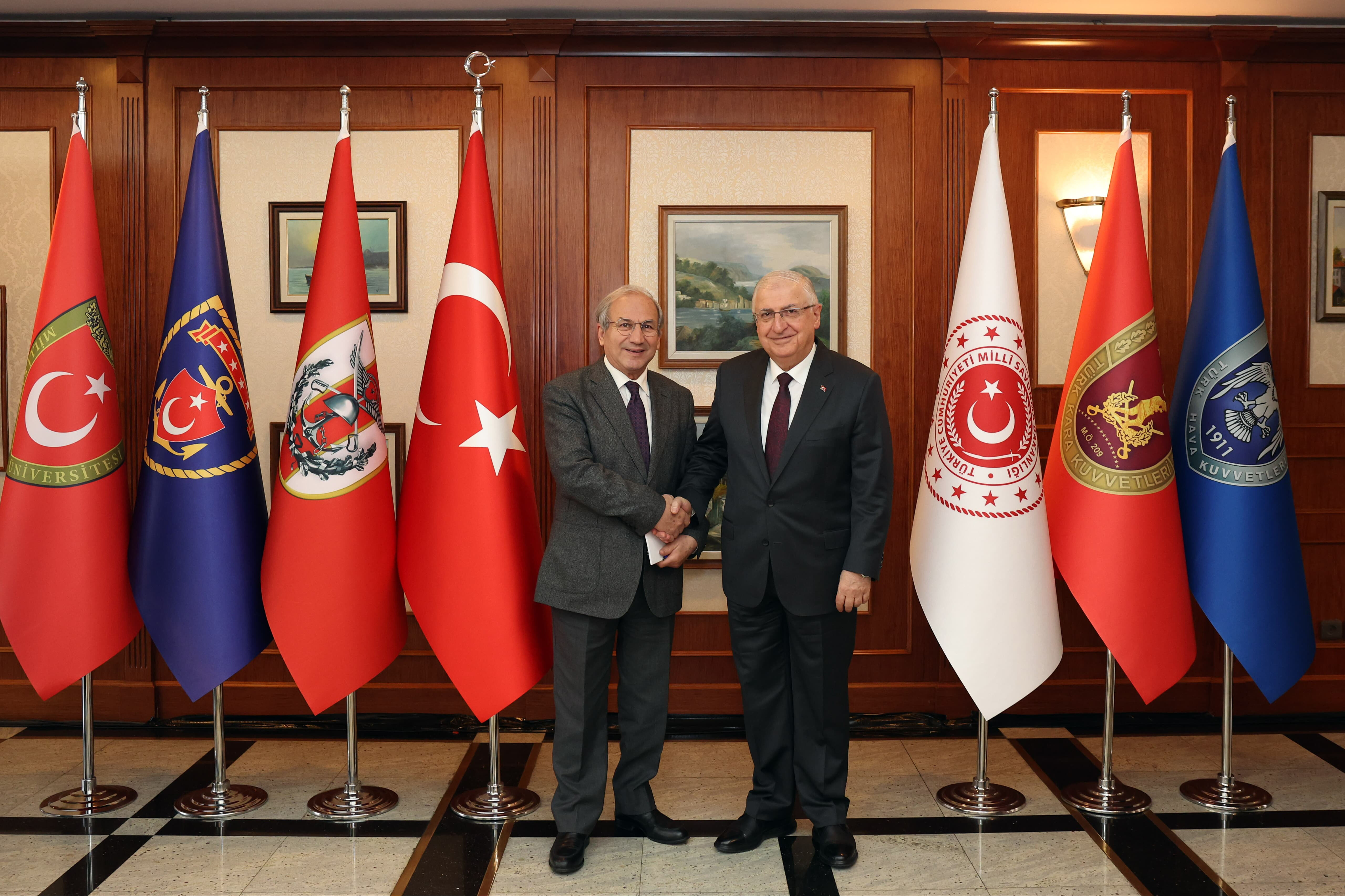 Milli Savunma Bakanı Yaşar Güler’den 'Suriye' açıklaması: PKK/YPG Suriye’den tasfiye edilecek Bakan Güler'in açıklamalarını Türkiye Gazetesi Ankara Temsilcisi Akif Bülbül takip etti.