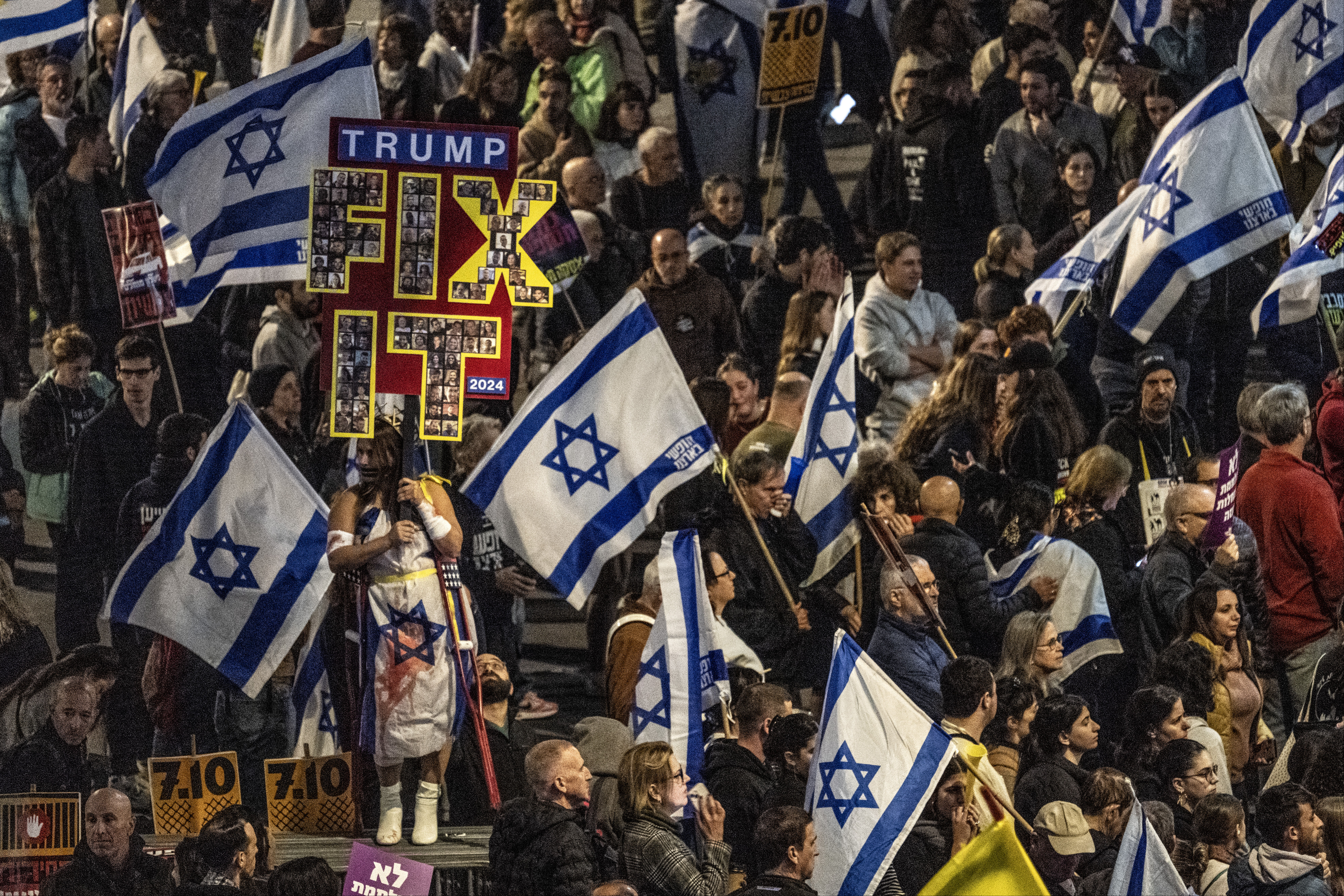 Netanyahu yönetimine karşı tarihi protesto! İsrailliler ateşkes için Trump'a mesaj verdi Netanyahu yönetimine karşı tarihi protesto! İsrailliler ateşkes için Trump'a mesaj verdi - 1. Resim