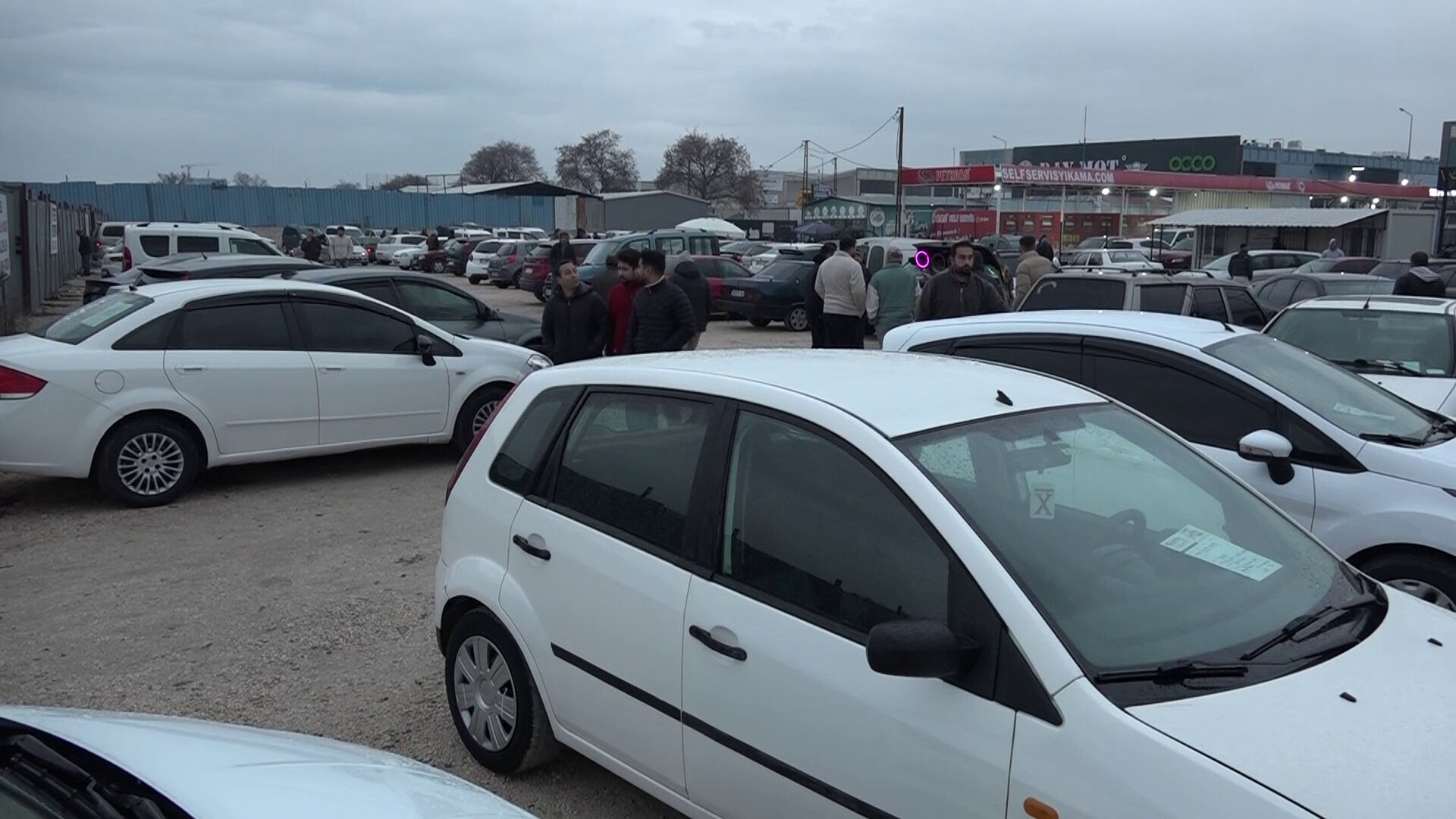 Oto pazarlarda Suriyeli yoğunluğu! Piyasanın altında satıyorlar - 1. Resim