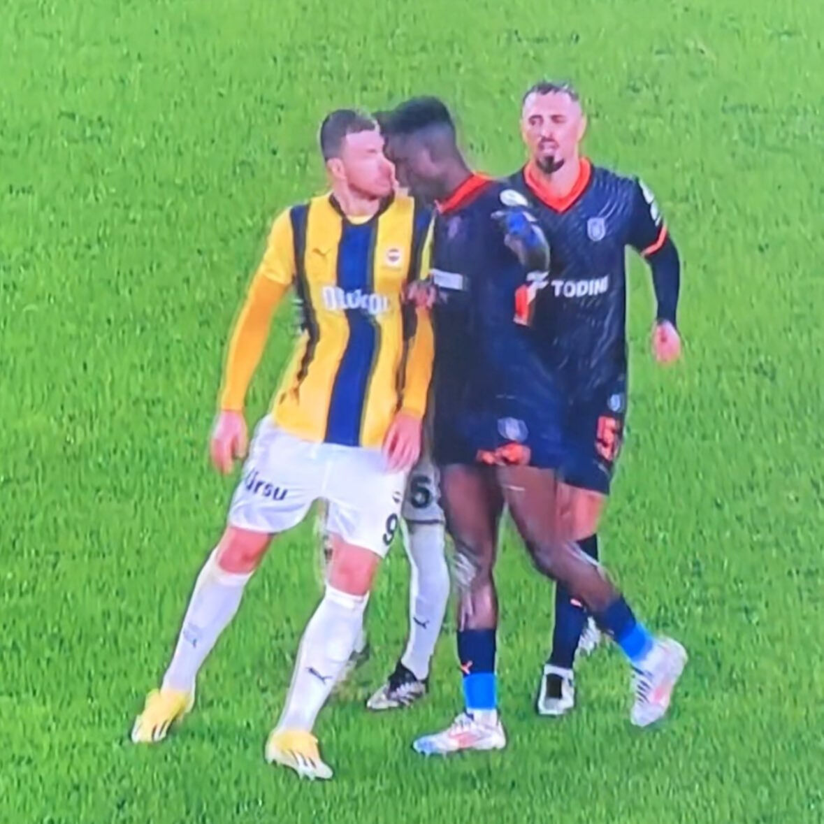 Rams Başakşehir 10 kişi kaldı! Fenerbahçe maçında tansiyon yüksek - 1. Resim