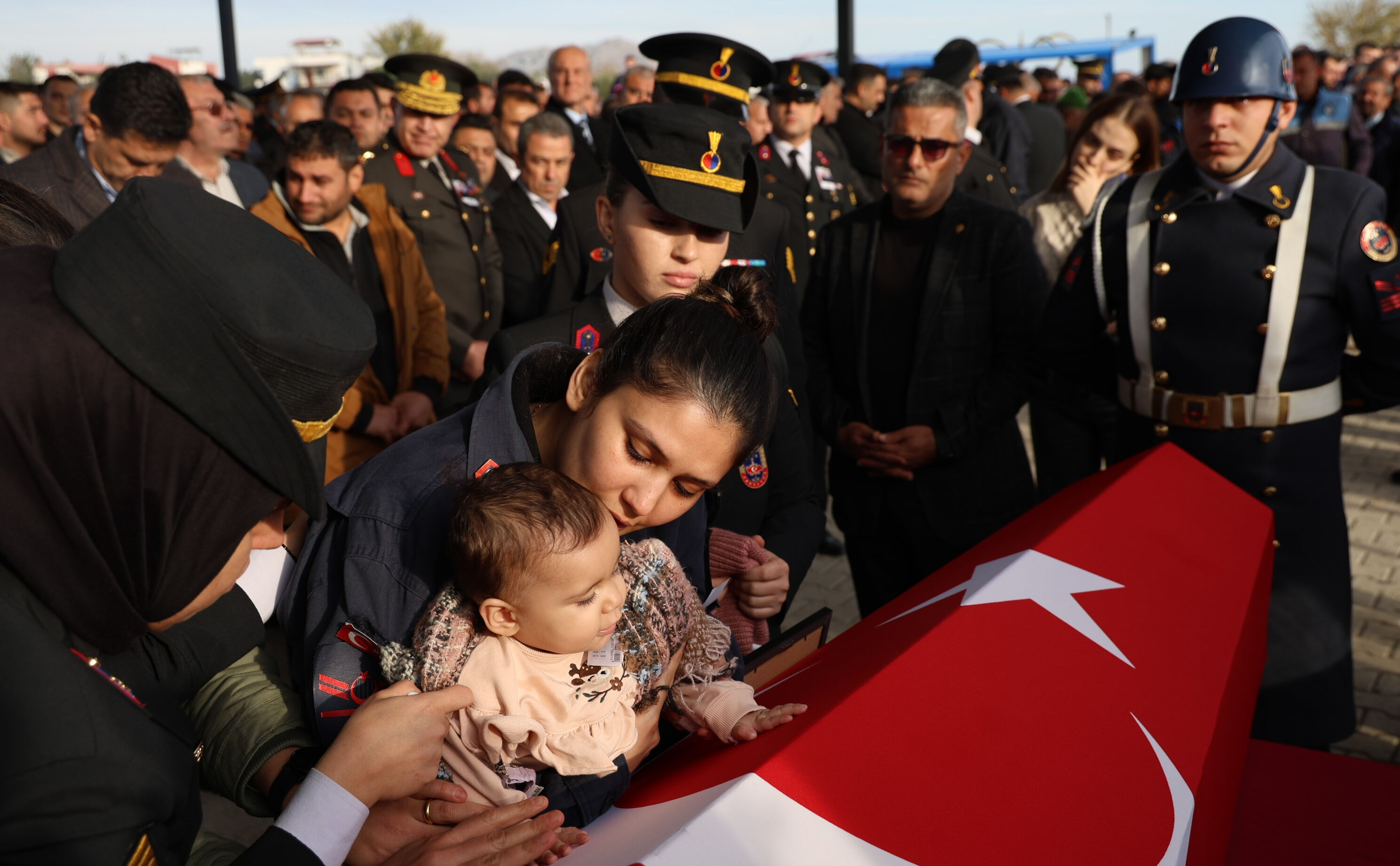 Şehit Nurettin Yaşar'ın kızıyla dans ettiği anlar duygulandırdı Şehit Nurettin Yaşar'ın kızıyla dans ettiği anlar duygulandırdı - 1. Resim