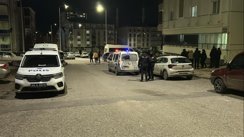Sivas'ta dehşet evi! Anne ve ikiz çocuklarından biri ölü bulundu, katilin kimliği kan dondurdu - 1. Resim