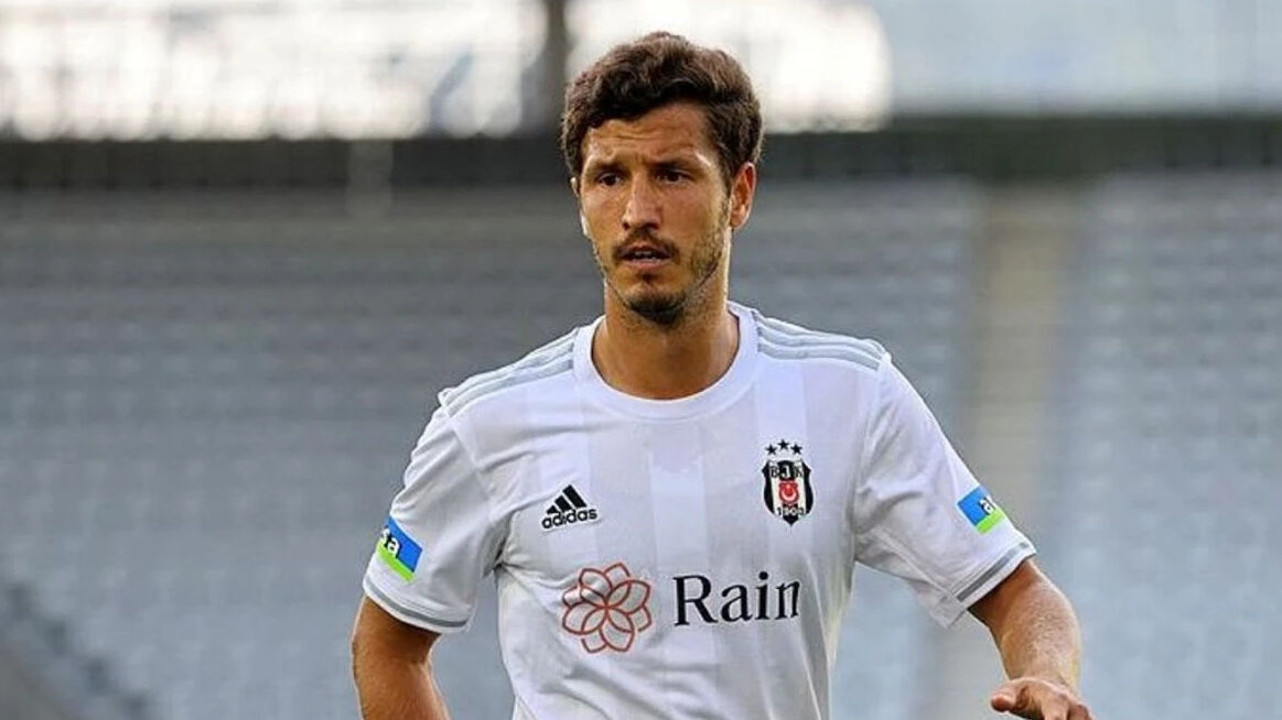 Beşiktaş'ın yıldızı Salih Uçan maçın sonunda ateş püskürdü! Beşiktaş'ın yıldızı Salih Uçan maçın sonunda ateş püskürdü! - 1. Resim
