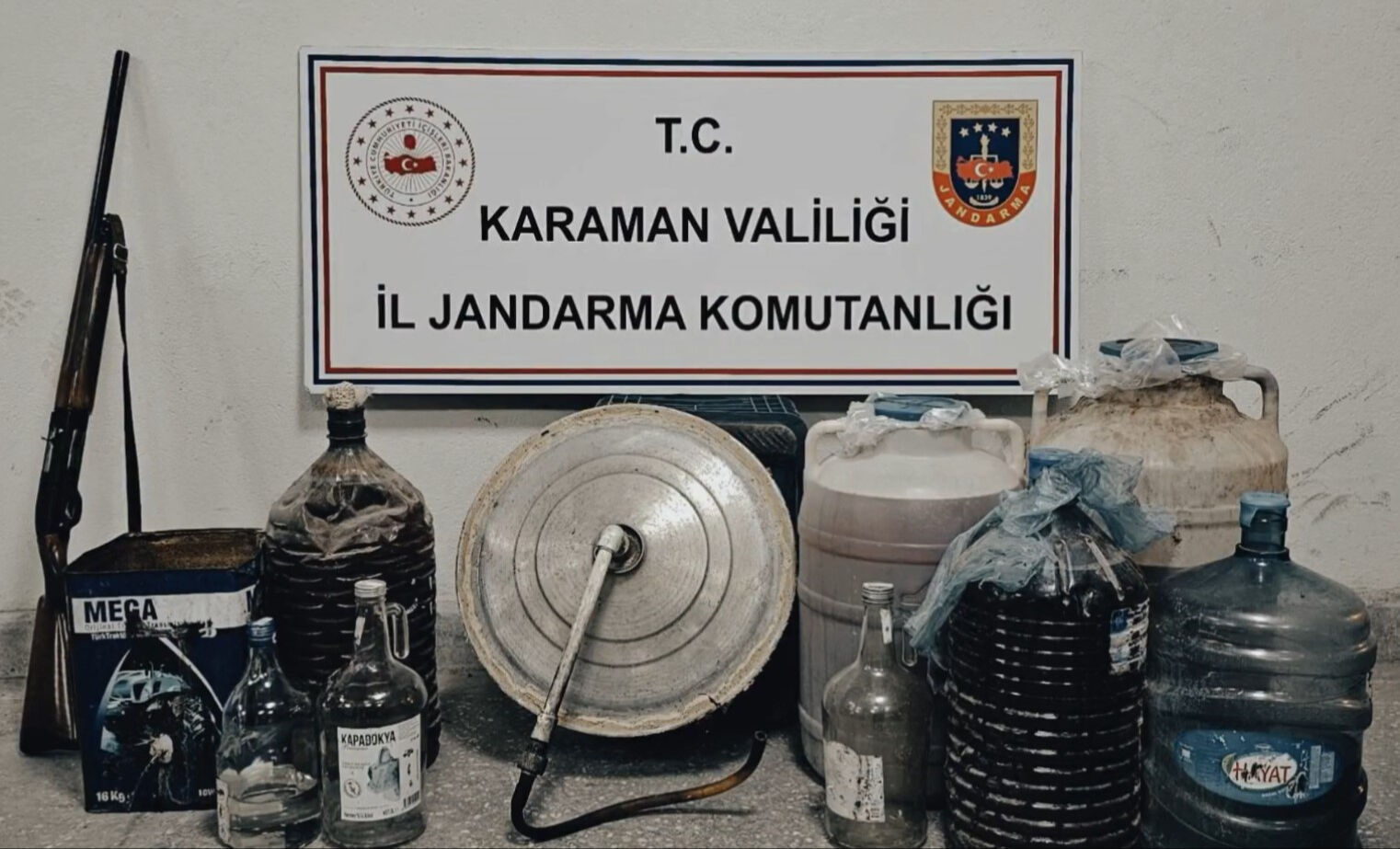 "Çengel"e takıldılar! 40 bin 388 litre sahte alkol ele geçirildi, 85 kişi gözaltında - 1. Resim