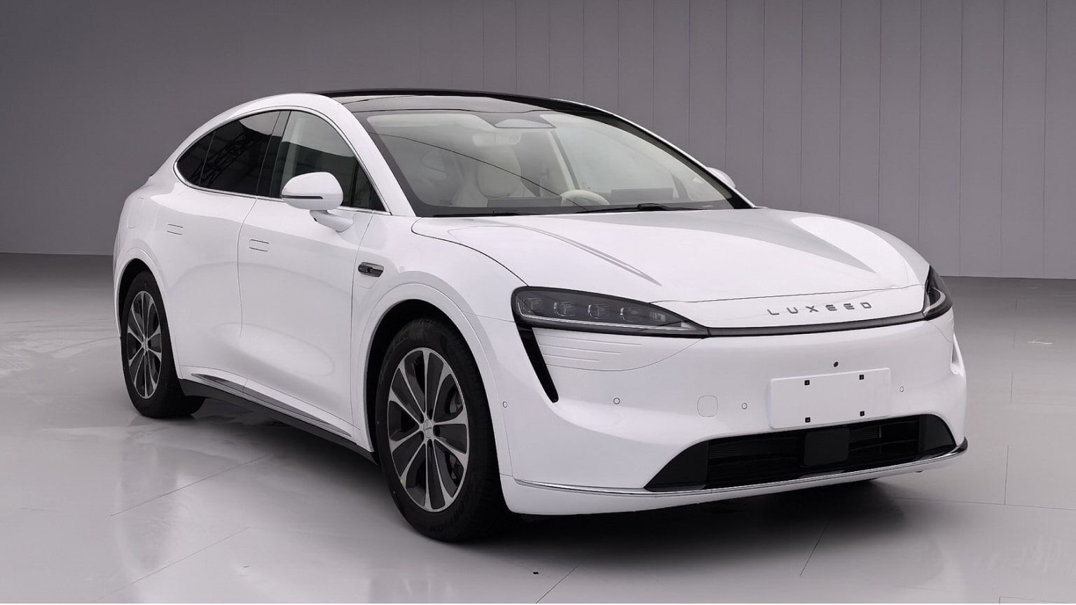 Chery ve Huawei’den sürpriz: Luxeed R7 Chery ve Huawei’den sürpriz: Luxeed R7 - 1. Resim