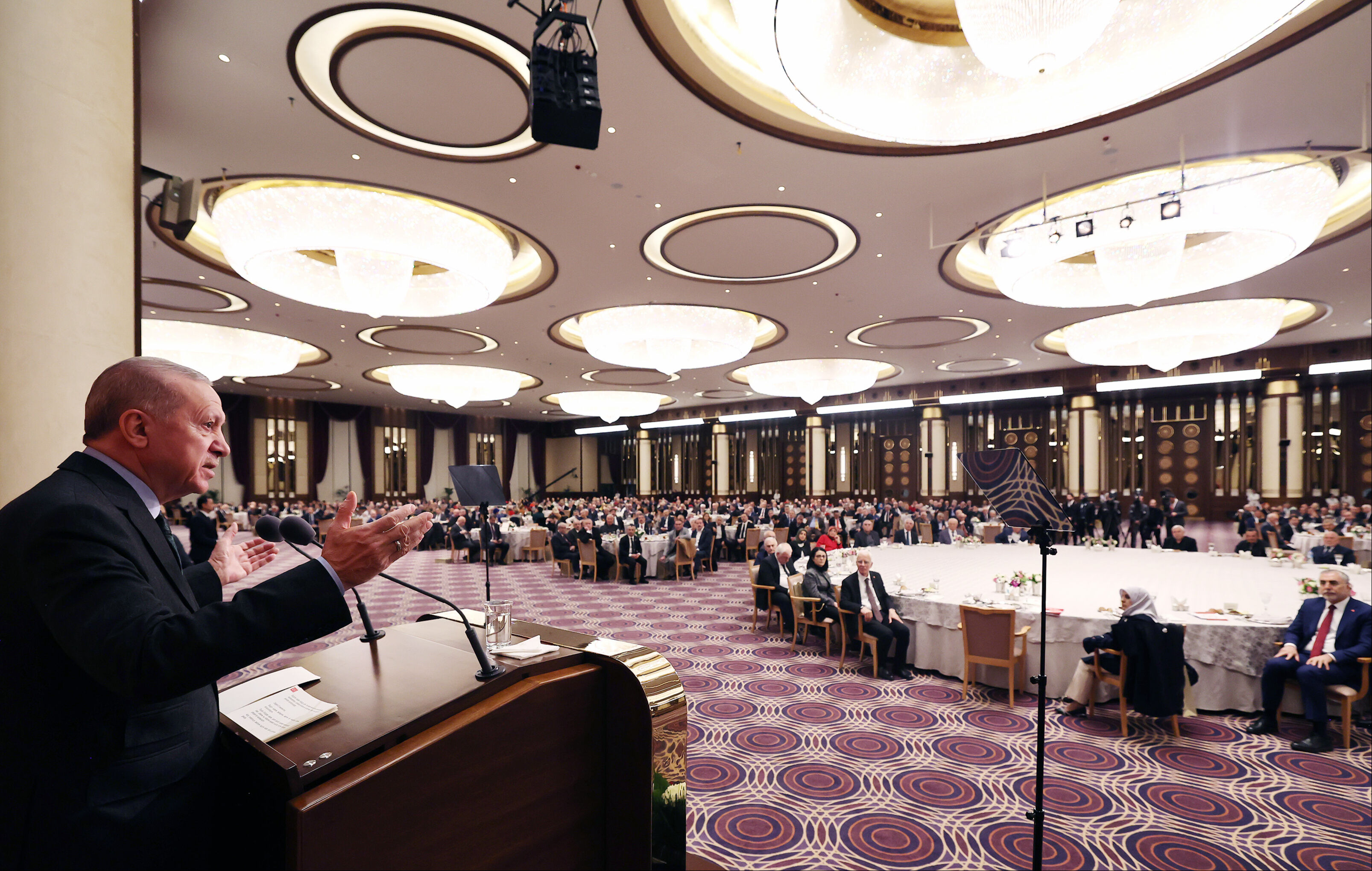 Erdoğan'dan emekli maaşı ve asgari ücret mesajı! Özgür Özel'e seslenerek muhalefeti topa tuttu - 1. Resim