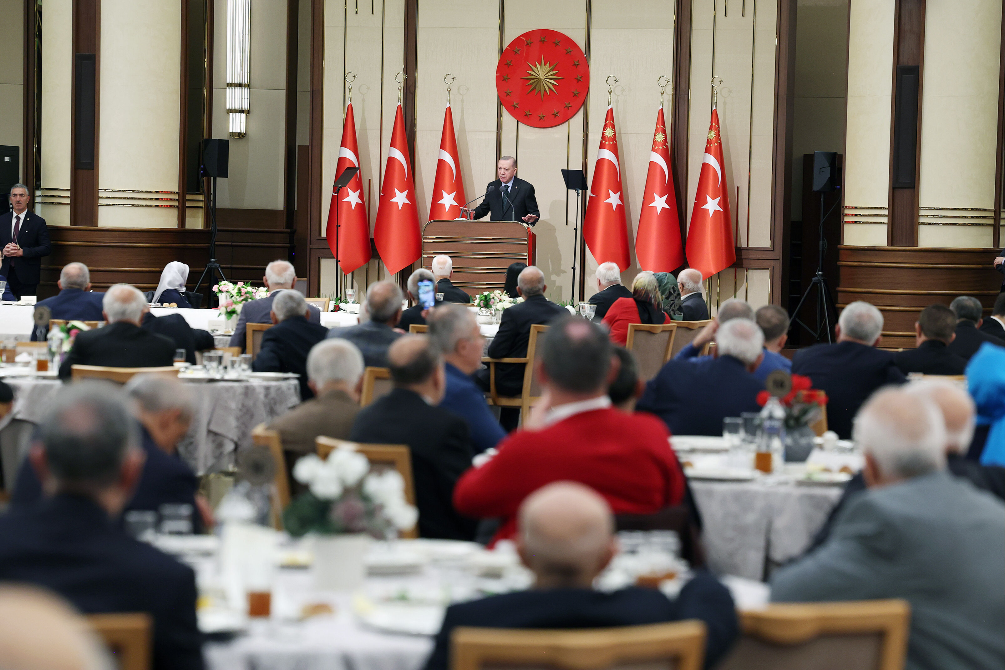 Erdoğan'dan emekli maaşı ve asgari ücret mesajı! Özgür Özel'e seslenerek muhalefeti topa tuttu - 3. Resim