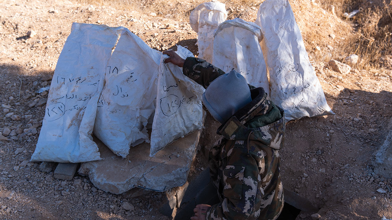 Esad rejimi devrildi, Şam'da toplu mezar bulundu! Vahşeti ortaya çıkaran görüntüler - 1. Resim