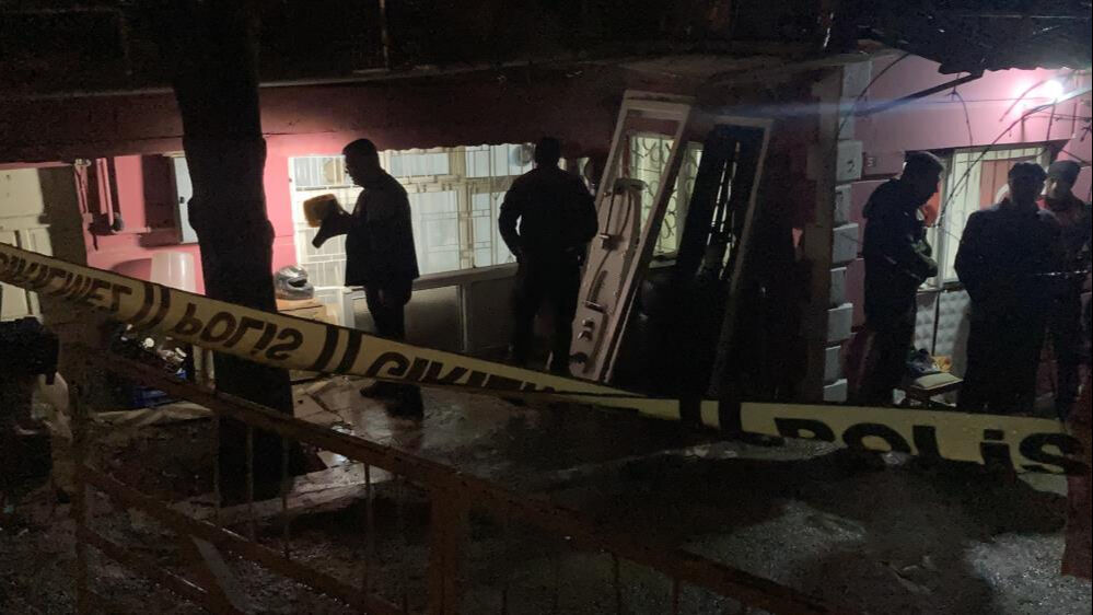 Evde oturan 15 yaşındaki çocuk canından oldu! 3 arkadaşı gözaltında Evde oturan 15 yaşındaki çocuk canından oldu! 3 arkadaşı gözaltında - 1. Resim