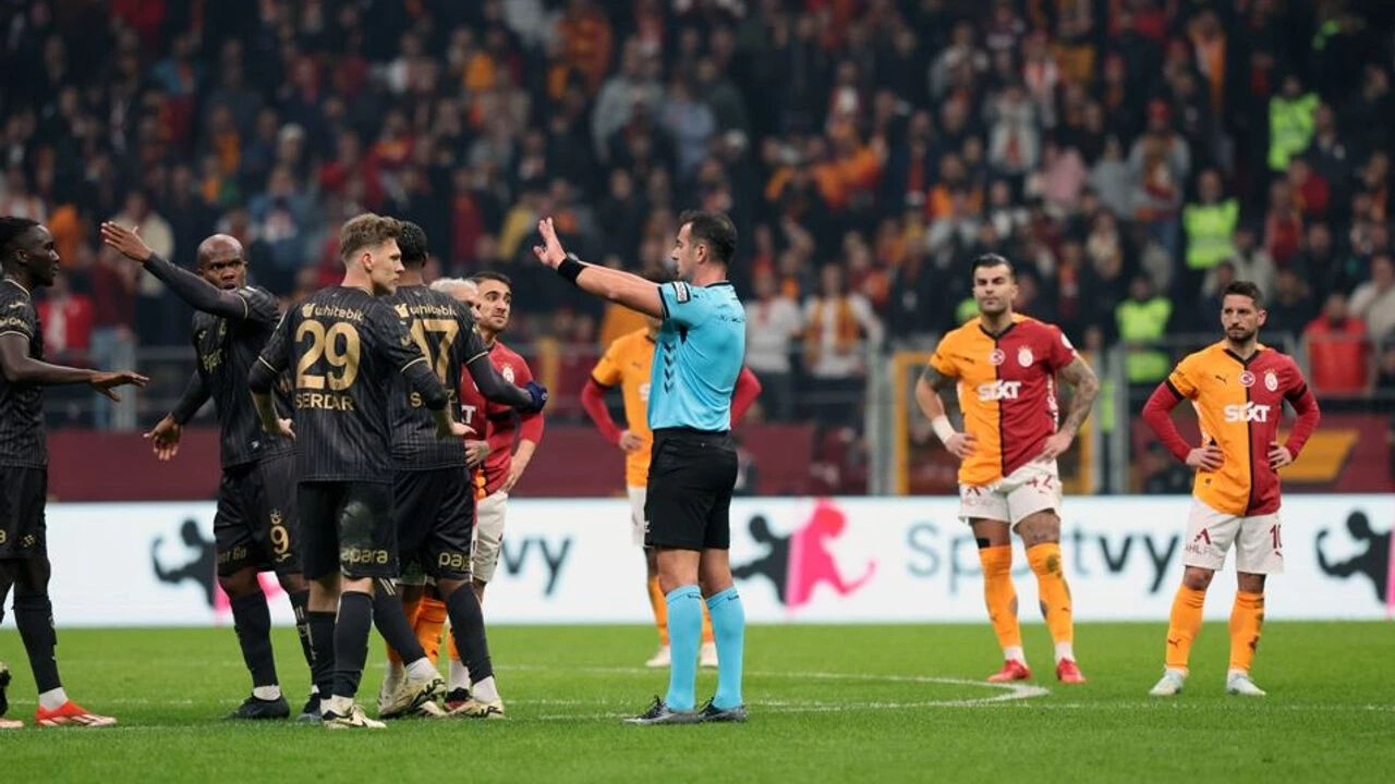 Galatasaray Trabzonspor maçı kaç kaç, bitti mi? GS TS derbisinde skor ve istatistikler belli oldu - 1. Resim