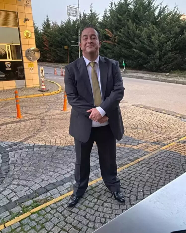 Gülse Birsel'in sözleri tepki çekmişti! Sarp Apak'tan dikkat çeken açıklama:  Gülse Birsel'in sözleri tepki çekmişti! Sarp Apak'tan dikkat çeken açıklama: