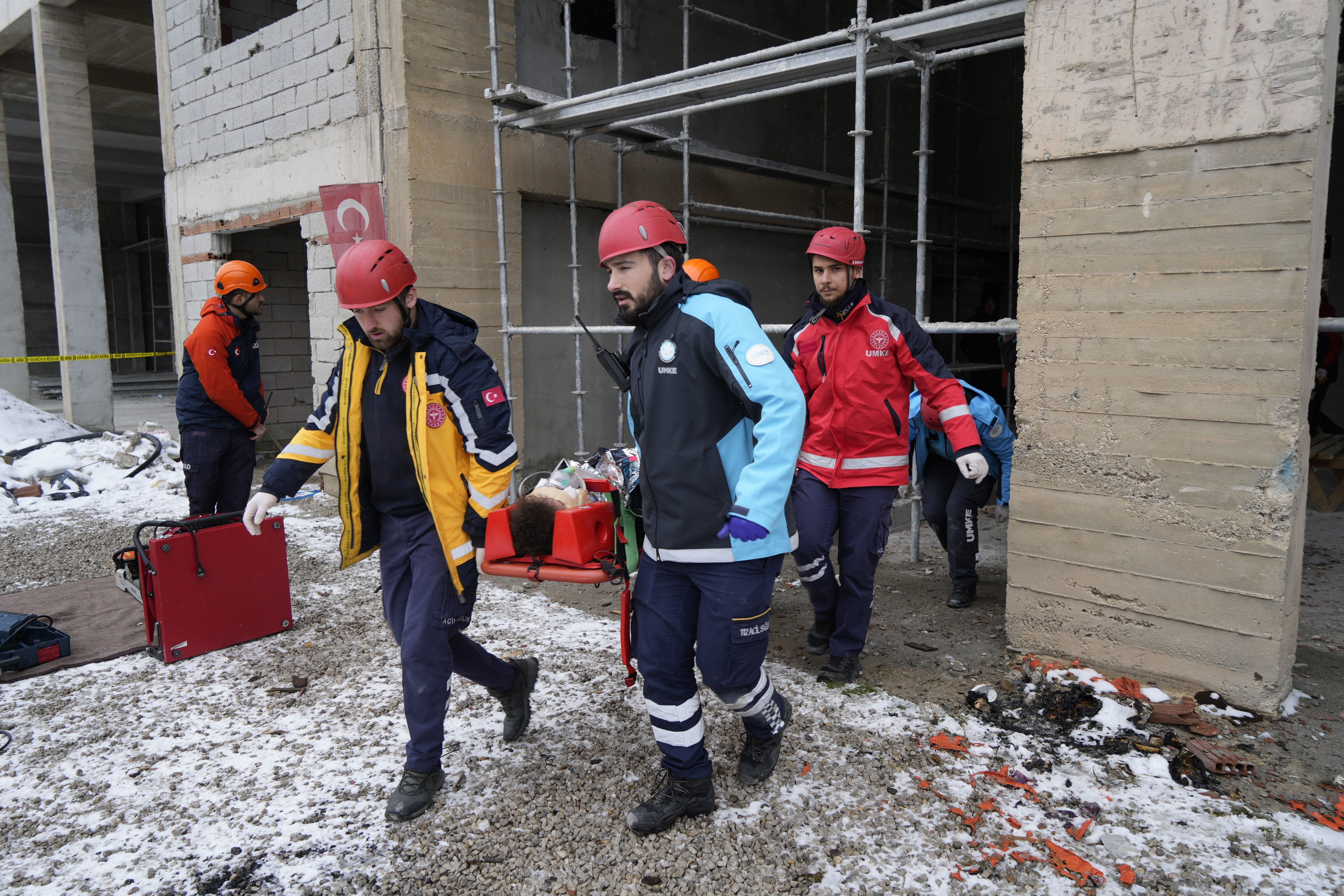 Gümüşhane'de 5,9 şiddetinde deprem tatbikatı! Gerçeği aratmadı - 1. Resim