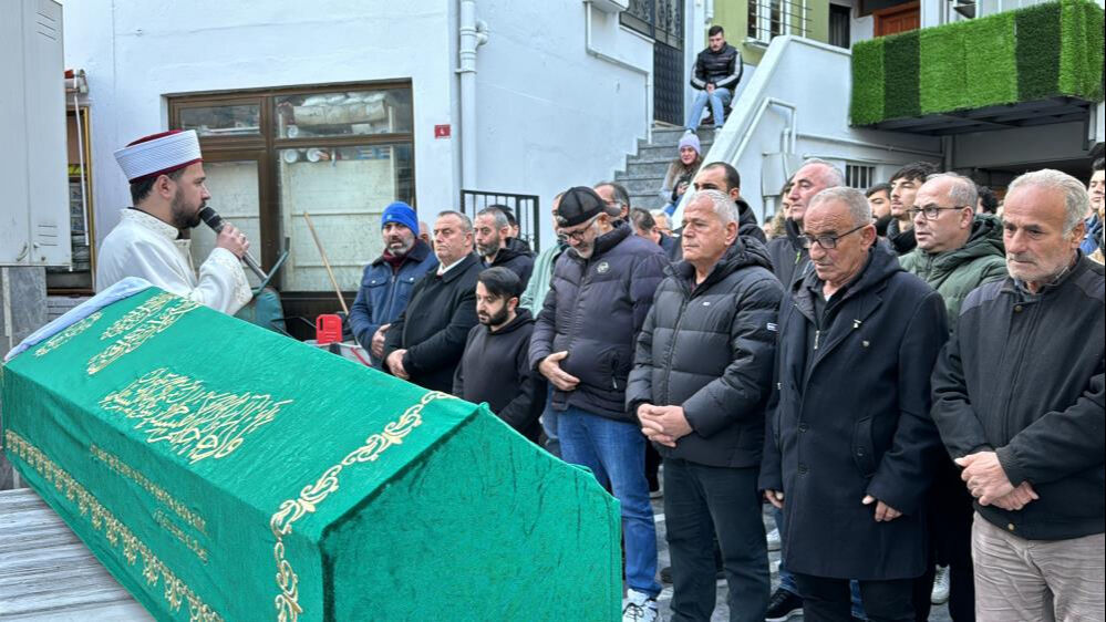 İETT otobüsünün ezdiği kadının cenaze töreninde yakınları feryat etti - 5. Resim