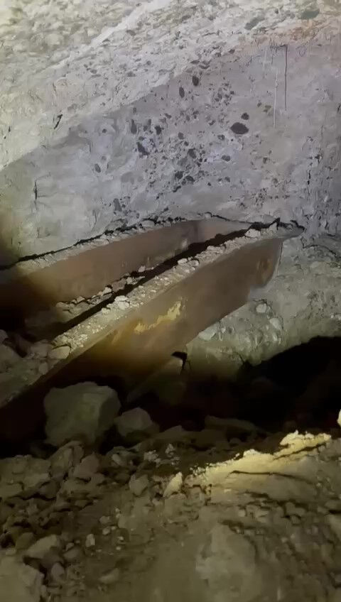 İnşaat temeli kazısında çıkan mezar hayrete düşürdü - 3. Resim