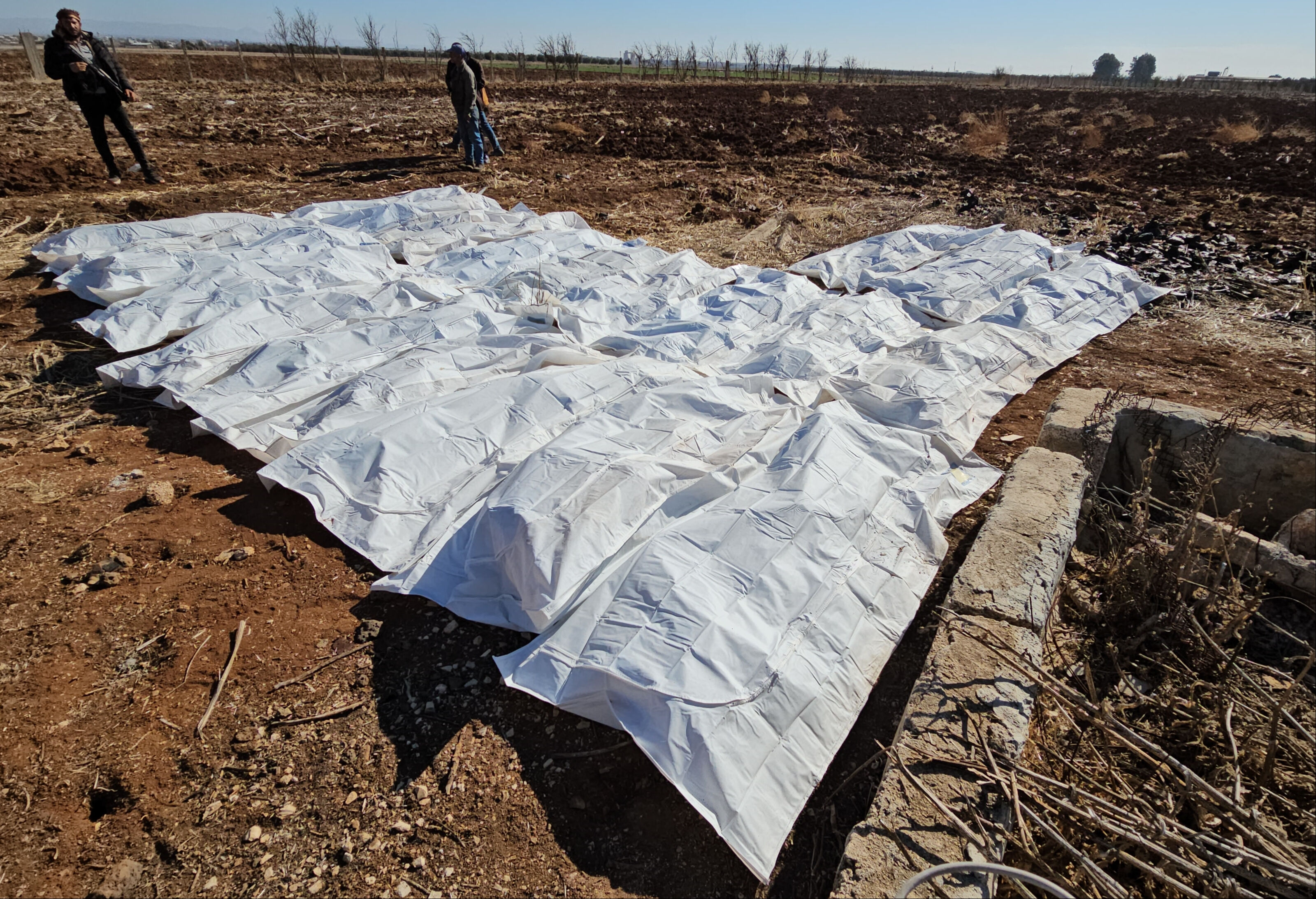 Katliamcı Esad rejiminin skandalları bir bir ortaya çıkıyor! Dera'da 12'den fazla toplu mezar bulundu - 2. Resim