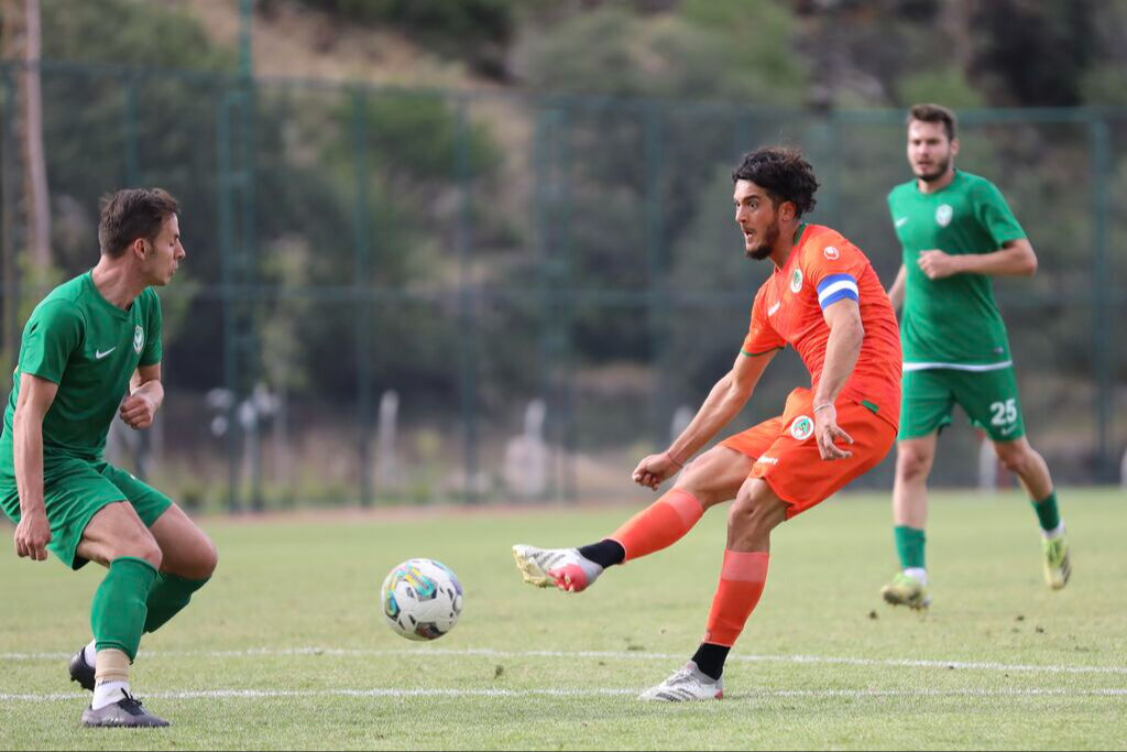 Alanyaspor - Amedspor maçı hangi kanalda, şifresiz mi, saat kaçta? Karşılaşmayı hakem Yasin Kol yönetecek! - 1. Resim