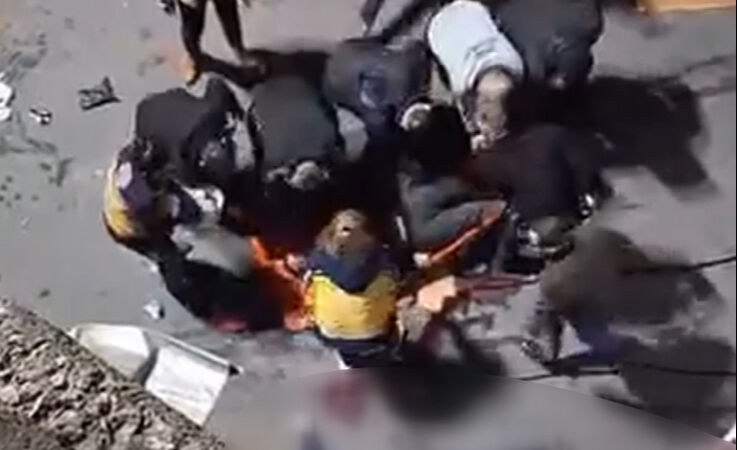 Bayrampaşa'da teller koptu! İki kişi beton zemine çakılarak öldü - 2. Resim